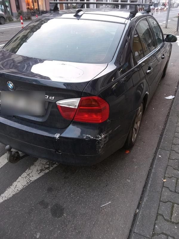 Gebraucht BMW 320 163 PS (119 kW) 2007 Blau Limousine