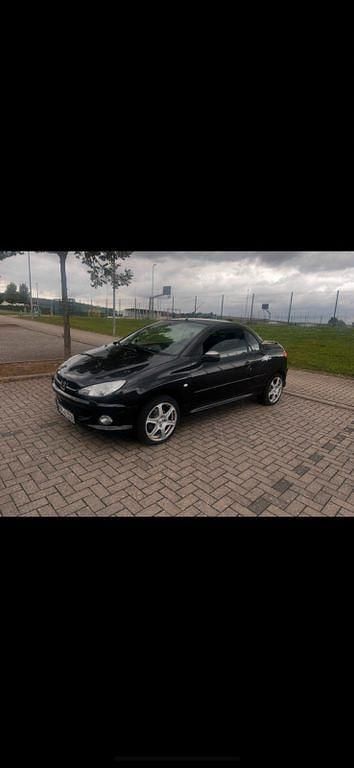 Schwarz Gebraucht 2004 Peugeot 206 CC Tendance Cabrio | 2.290 € (Fairer Preis) - Bild 1/4