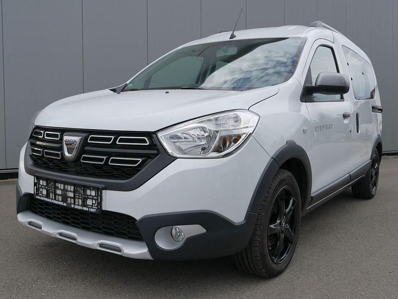 Weiß Gebraucht 2021 Dacia Dokker Stepway Van | 15.490 € (Fairer Preis) - Bild 1/4