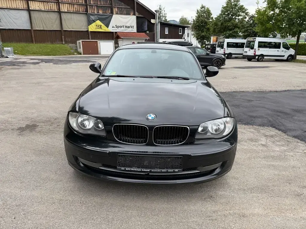 Gebraucht BMW 116 116 PS (85 kW) 2010 Schwarz Kleinwagen