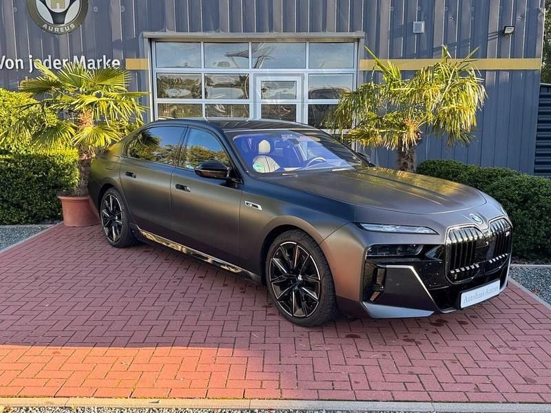 Grau Gebraucht 2024 BMW M760e Executive Limousine | 159.000 € - Bild 1/4