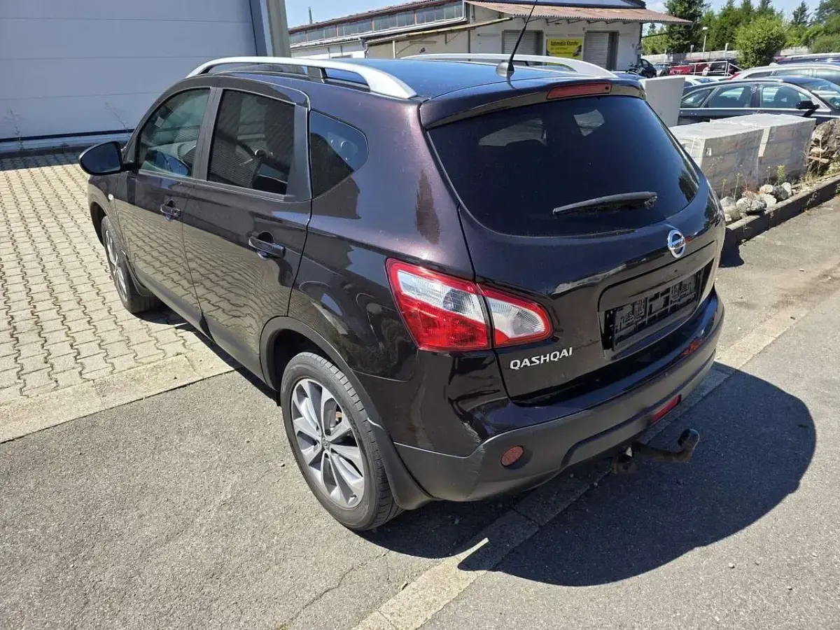 Gebraucht Nissan Qashqai Visia 141 PS (103 kW) 2012 Violett SUV