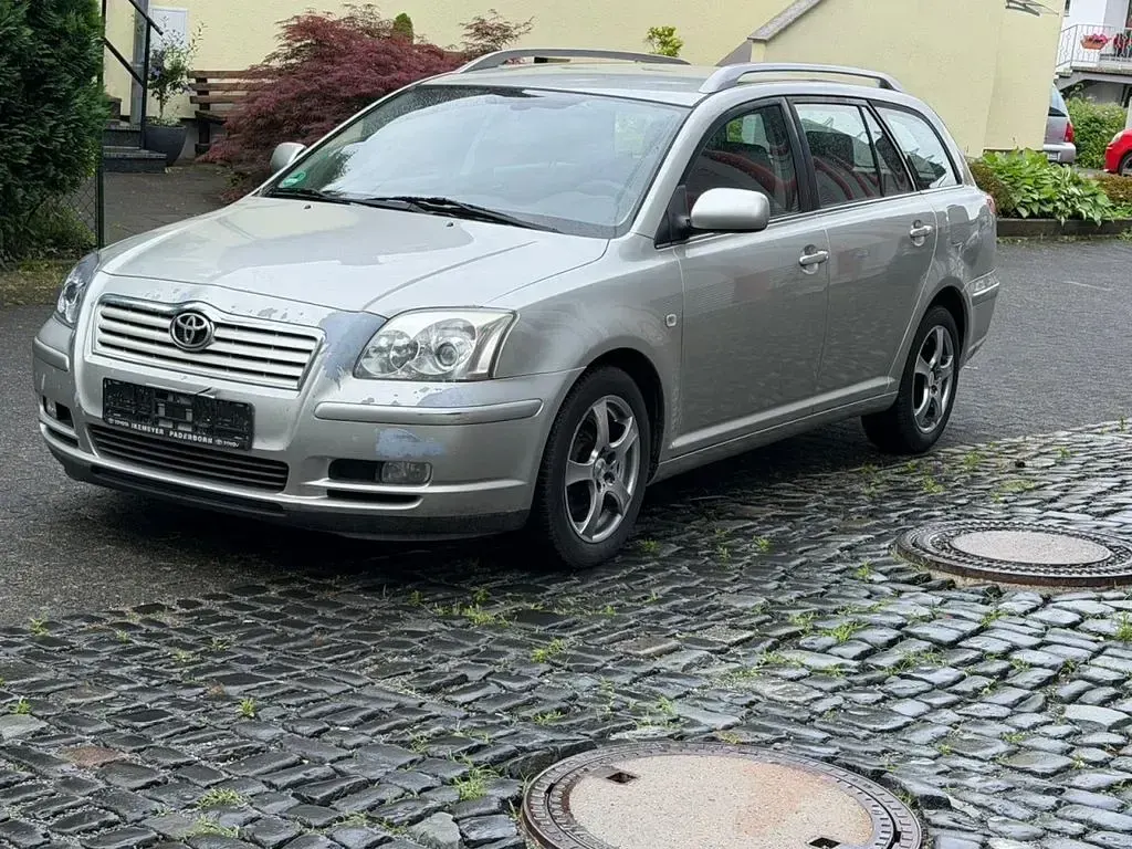Gebraucht Toyota Avensis Sol 147 PS (108 kW) 2004 Silber Kombi