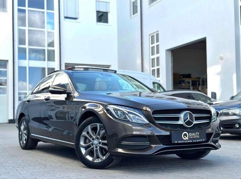Braun Gebraucht 2014 Mercedes C200 Limousine | 20.000 € (Fairer Preis) - Bild 1/4
