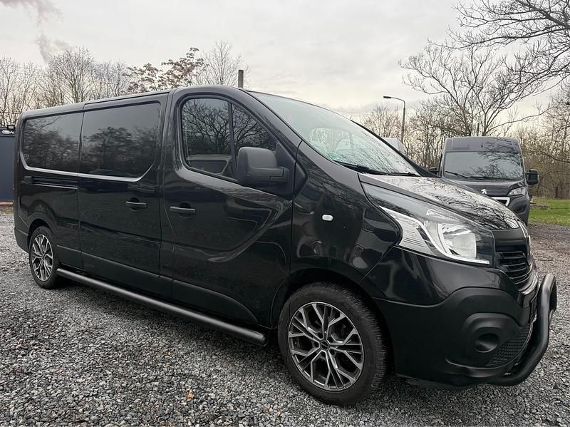 Gebraucht Renault Trafic 140 PS (102 kW) 2016 Schwarz Van / Kleinbus