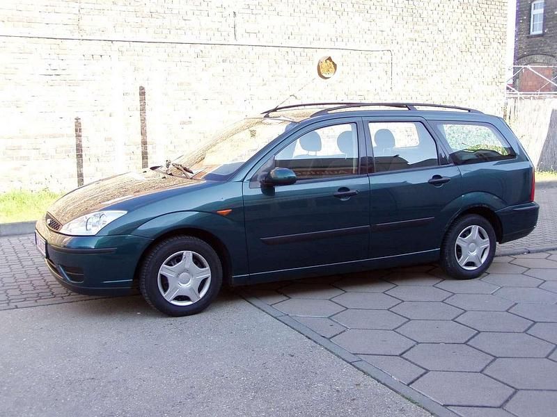 Grün Gebraucht 2003 Ford Focus Finesse Kombi | 3.200 € - Bild 1/4