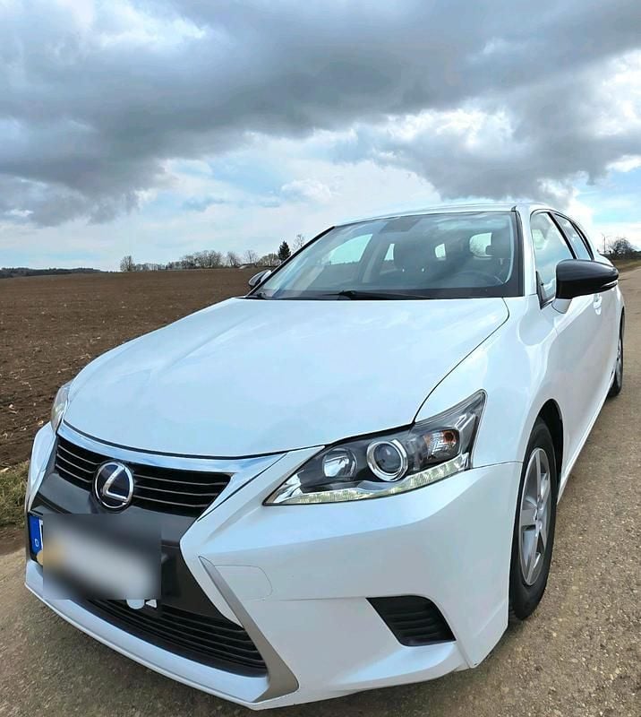 Weiß Gebraucht 2014 Lexus CT200h Limousine | 11.300 € - Bild 1/4