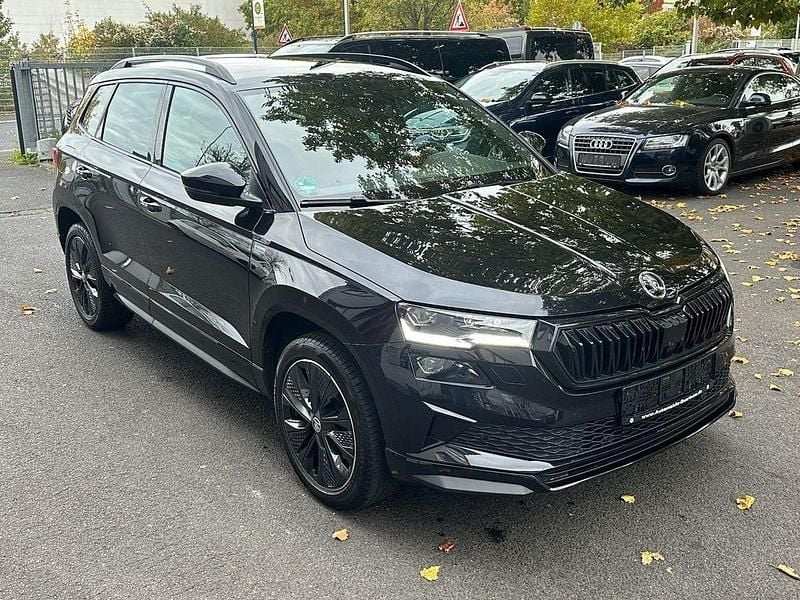 Schwarz Gebraucht 2023 Skoda Karoq SportLine SUV | 25.600 € (Superpreis) - Bild 1/4