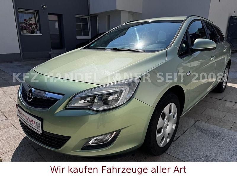 Grün Gebraucht 2012 Opel Astra Edition Kombi | 4.800 € (Fairer Preis) - Bild 1/4