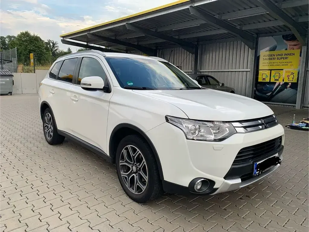 Gebraucht Mitsubishi Outlander Diamant Edition 150 PS (110 kW) 2014 Schwarz SUV