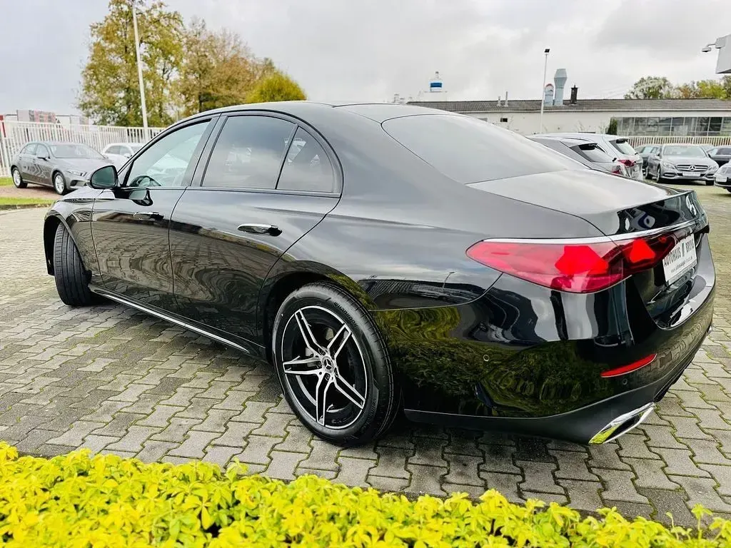 Gebraucht Mercedes E200 Advanced 227 PS (166 kW) 2024 Obsidianschwarzmetallic Limousine
