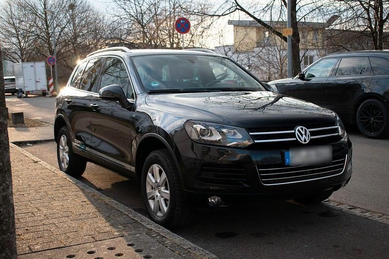 Schwarz Gebraucht 2011 VW Touareg R-line SUV | 14.999 € (Fairer Preis) - Bild 1/4