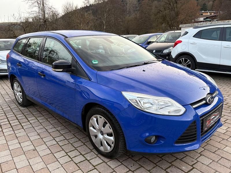 Gebraucht Ford Focus Trend 116 PS (85 kW) 2014 Blau Kombi