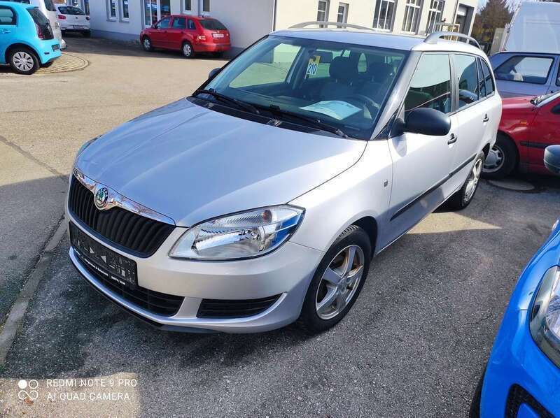 Brilliantsilber metallic Gebraucht 2012 Skoda Fabia Active Kombi | 5.950 € (Teuer) - Bild 1/4
