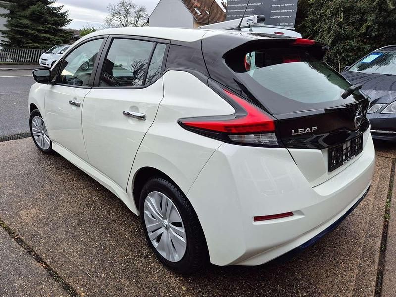 Gebraucht Nissan Leaf Visia 110 kW (150 PS) 2010 White (s) Kleinwagen