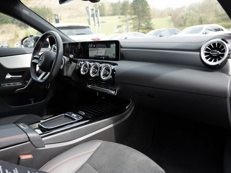 Gebraucht Mercedes CLA250 AMG 224 PS (164 kW) 2024 Weiss digitalweiss Coupé