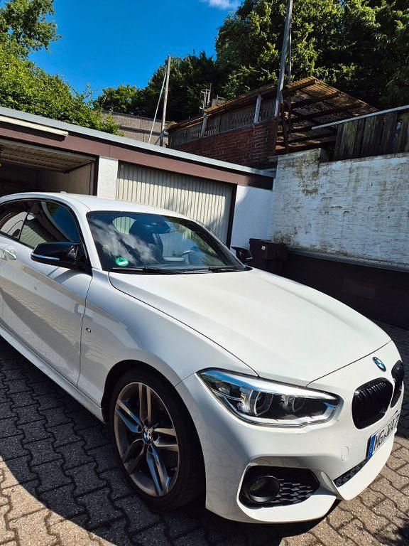 Weiß Gebraucht 2016 BMW 120 M Sport Kleinwagen | 16.800 € (Fairer Preis) - Bild 1/4
