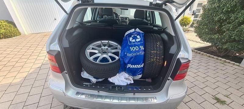 Gebraucht Mercedes B180 116 PS (85 kW) 2011 Silber Van / Kleinbus