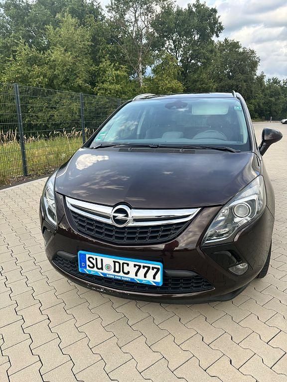 Braun Gebraucht 2012 Opel Zafira Tourer Innovation Van / Kleinbus | 7.700 € (Etwas zu teuer) - Bild 1/4