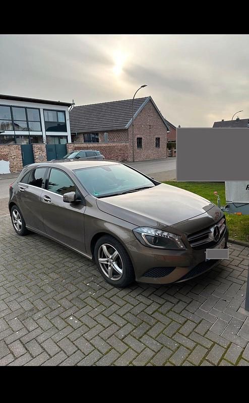 Braun Gebraucht 2013 Mercedes A180 Kombi | 11.000 € (Fairer Preis) - Bild 1/3