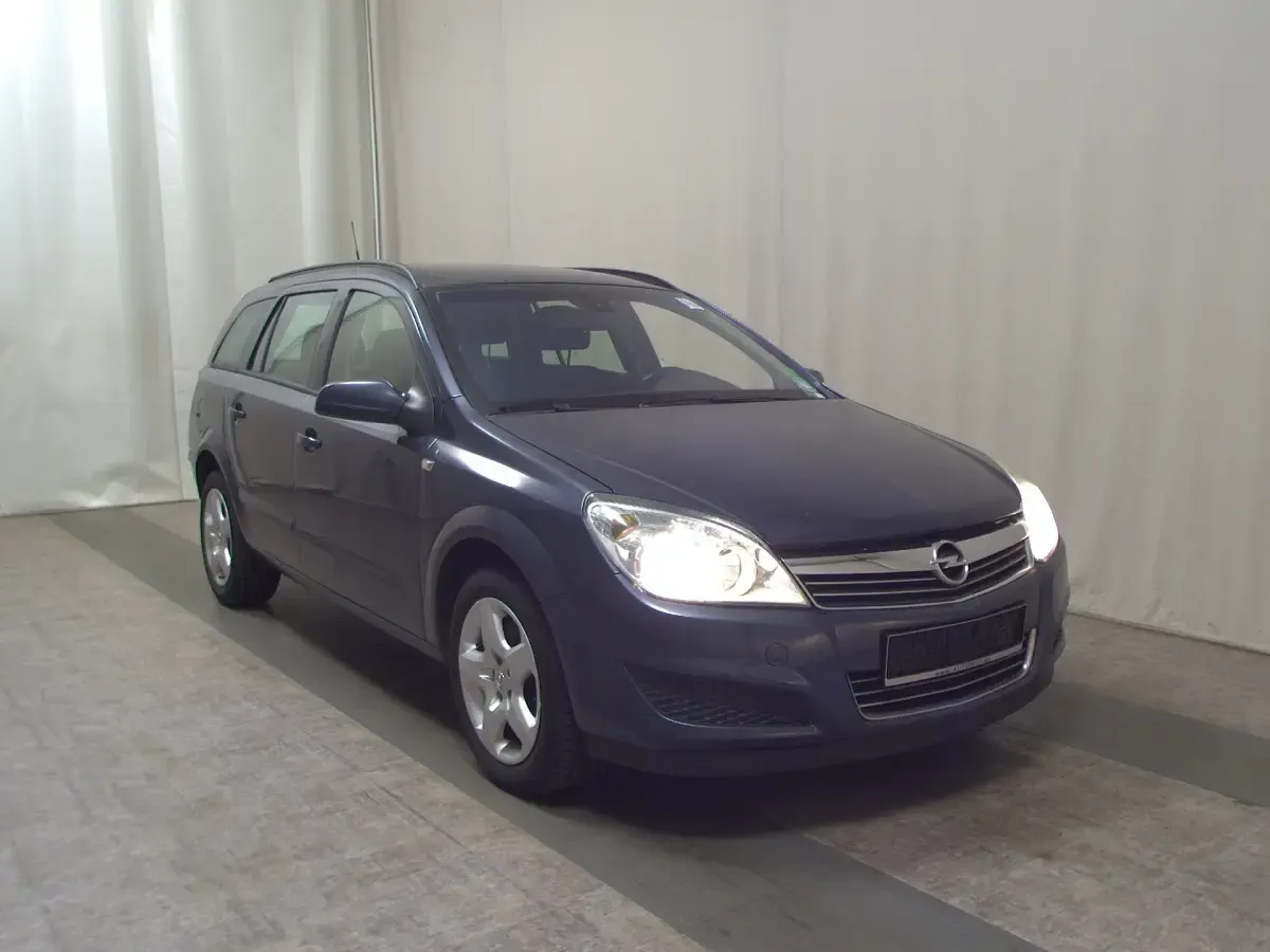 Gebraucht Opel Astra Edition 101 PS (74 kW) 2008 Metro m2 Kombi