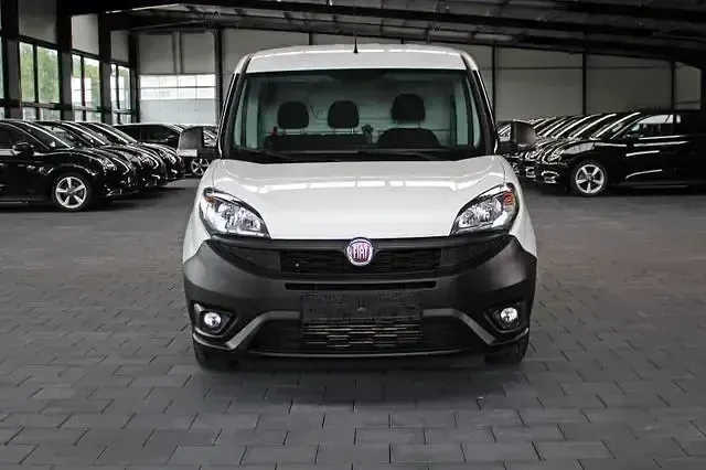 Gebraucht Fiat Doblò 90 PS (66 kW) 2022 Weiß Van / Kleinbus