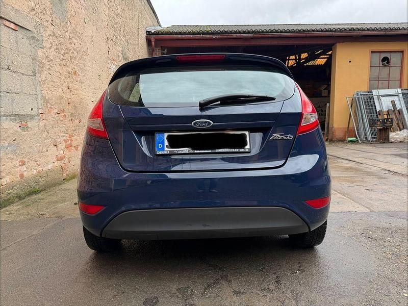 Gebraucht Ford Fiesta 60 PS (44 kW) 2011 Blau Kleinwagen
