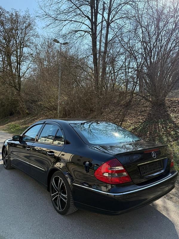 Second-hand Mercedes E270 177 CP (130 kW) 2004 Negru Berlinǎ