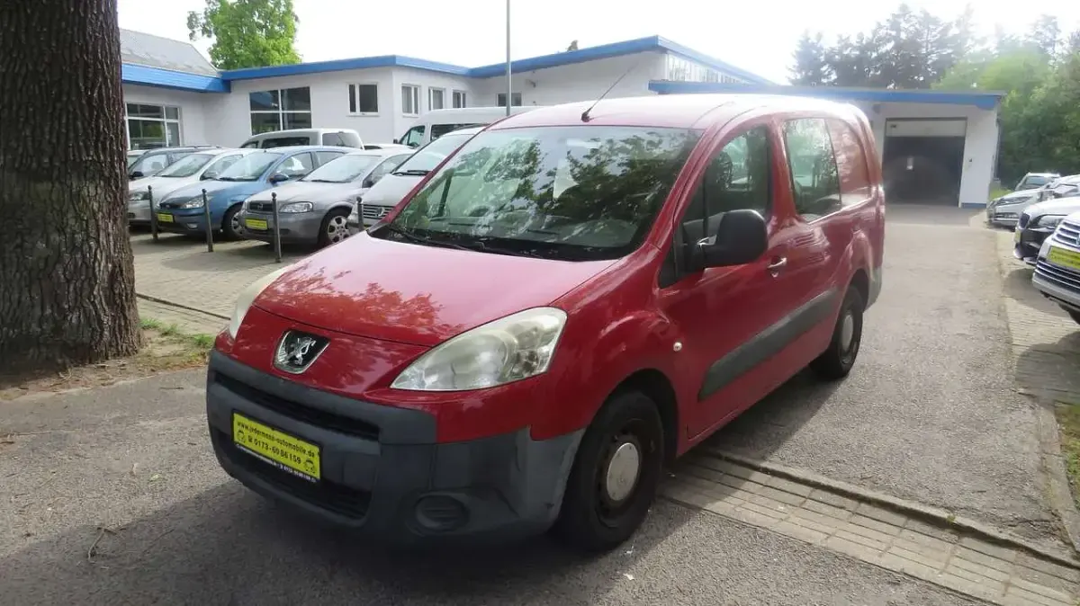 Gebraucht Peugeot Partner 90 PS (66 kW) 2011 Rot Van / Kleinbus