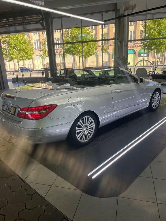 Gebraucht Mercedes E250 Elegance 204 PS (150 kW) 2010 Silber Cabrio