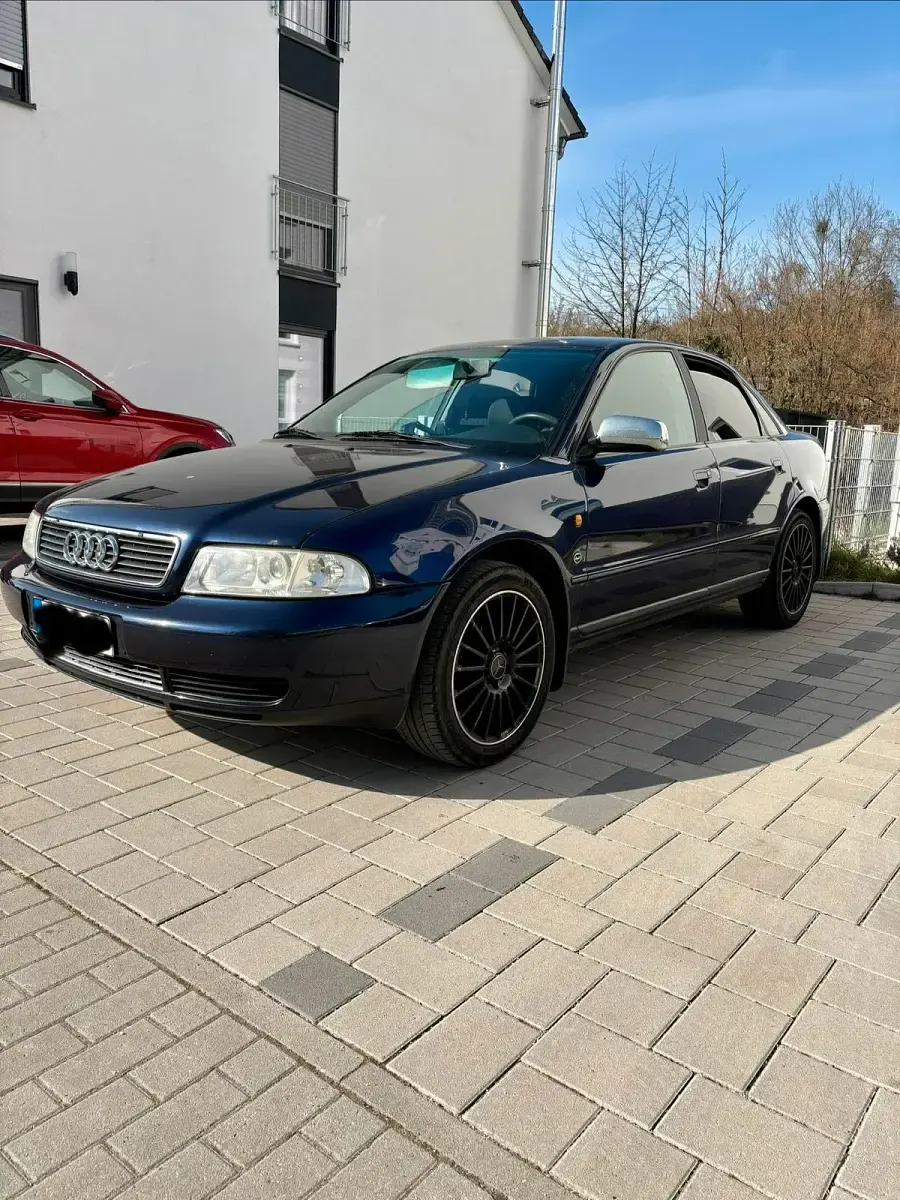 Second-hand Audi A4 100 CP (73 kW) 1997 Albastru Berlinǎ