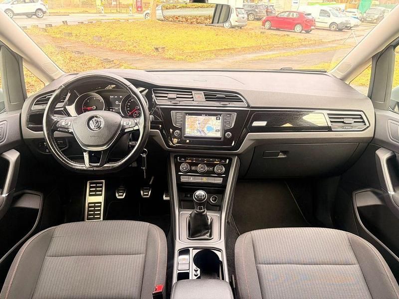 Gebraucht VW Touran Sound 116 PS (85 kW) 2017 Silber Van / Kleinbus