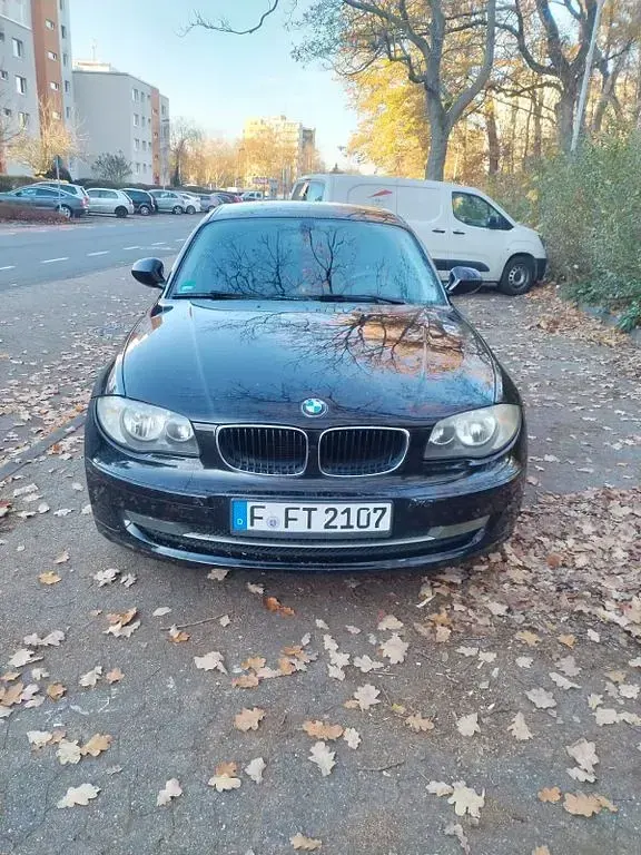 Gebraucht BMW 116 116 PS (85 kW) 2011 Schwarz Kleinwagen