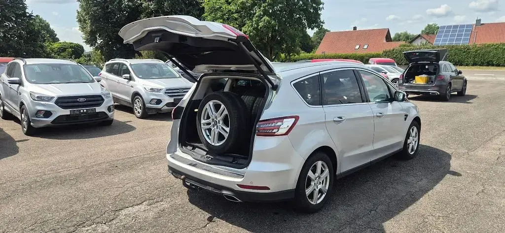 Gebraucht Ford S-MAX Titanium 190 PS (139 kW) 2018 Silber Van / Kleinbus