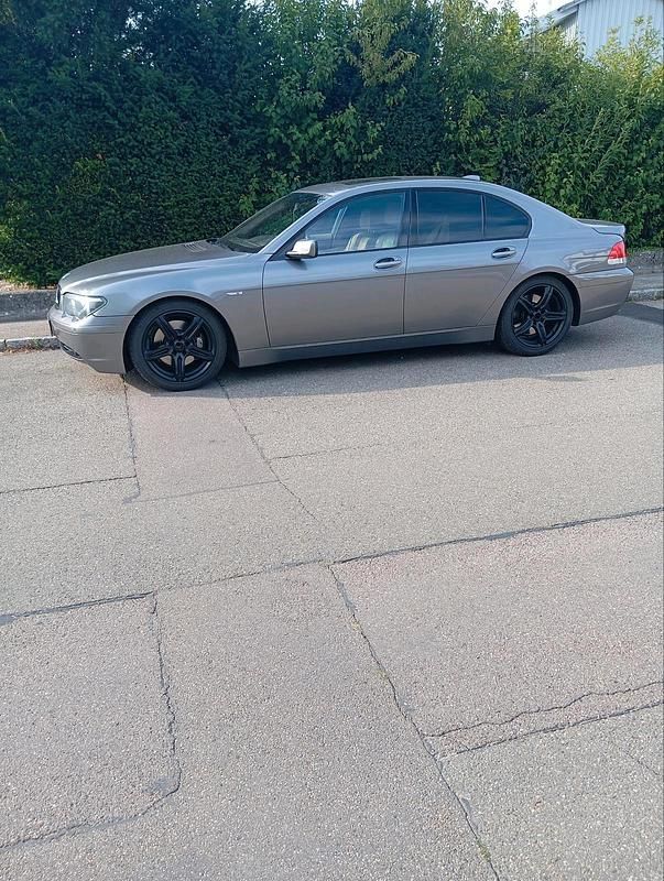 Grau Gebraucht 2003 BMW 745 Limousine | 4.000 € (Superpreis) - Bild 1/4