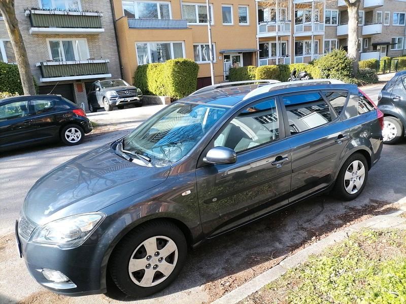 Gebraucht Kia Ceed 109 PS (80 kW) 2010 Grün Kleinwagen