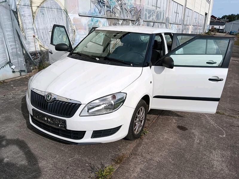 Weiß Gebraucht 2010 Skoda Fabia Kombi | 2.599 € (Fairer Preis) - Bild 1/4