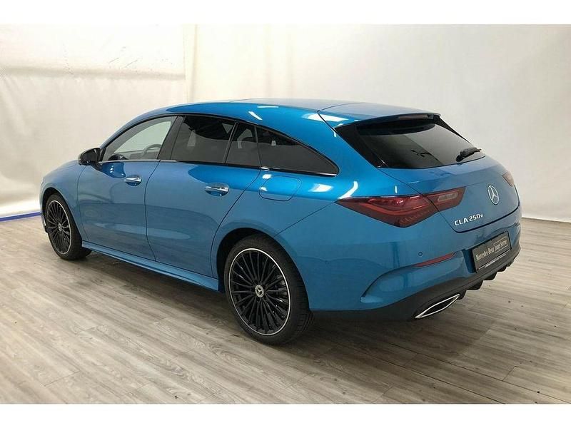 Gebraucht Mercedes CLA250e Shooting Brake AMG 218 PS (160 kW) 2024 Lack hyperblau Kombi