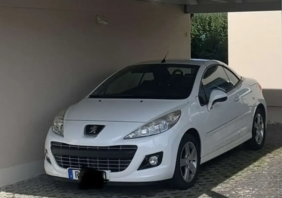 Gebraucht Peugeot 207 CC 120 PS (88 kW) 2013 Weiß Cabrio