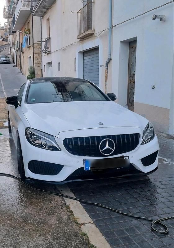 Weiß Gebraucht 2016 Mercedes C250 Night Coupé | 23.500 € (Etwas zu teuer) - Bild 1/4