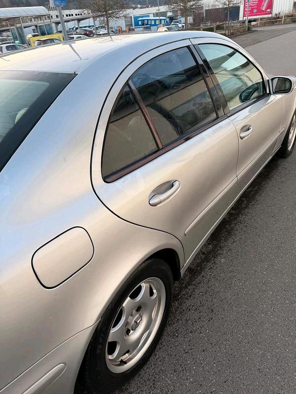 Gebraucht Mercedes E220 150 PS (110 kW) 2004 Silber Limousine