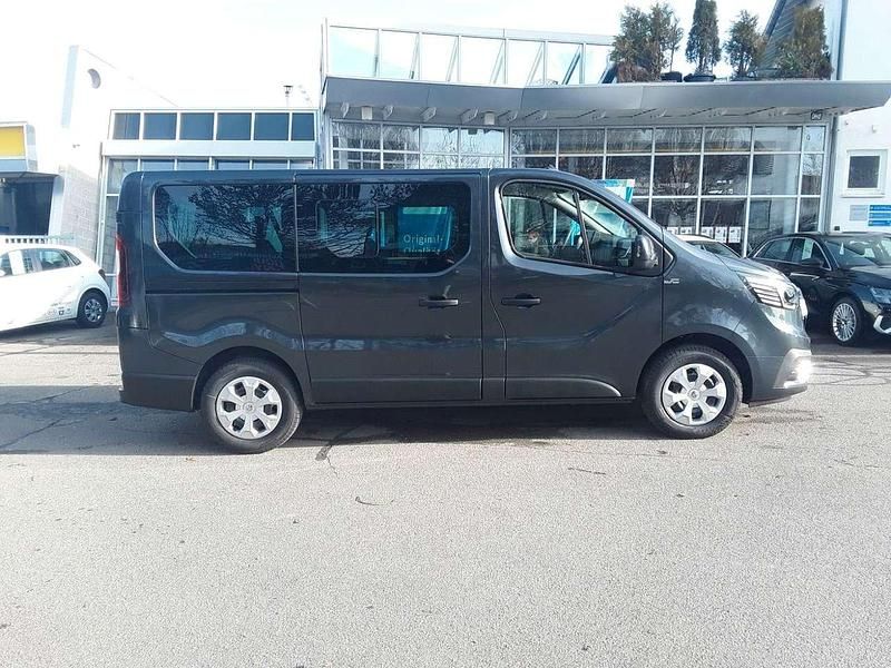 Gebraucht Renault Trafic Life 150 PS (110 kW) 2024 Kometengrau Van / Kleinbus