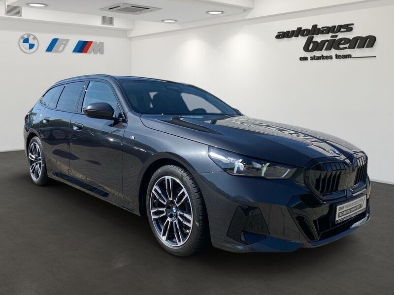 Gebraucht BMW 520 M Sport 197 PS (144 kW) 2024 Sophistograu brillanteffekt Kombi