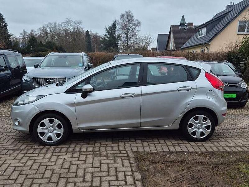 Gebraucht Ford Fiesta Champions Edition 69 PS (50 kW) 2012 Silber Kleinwagen
