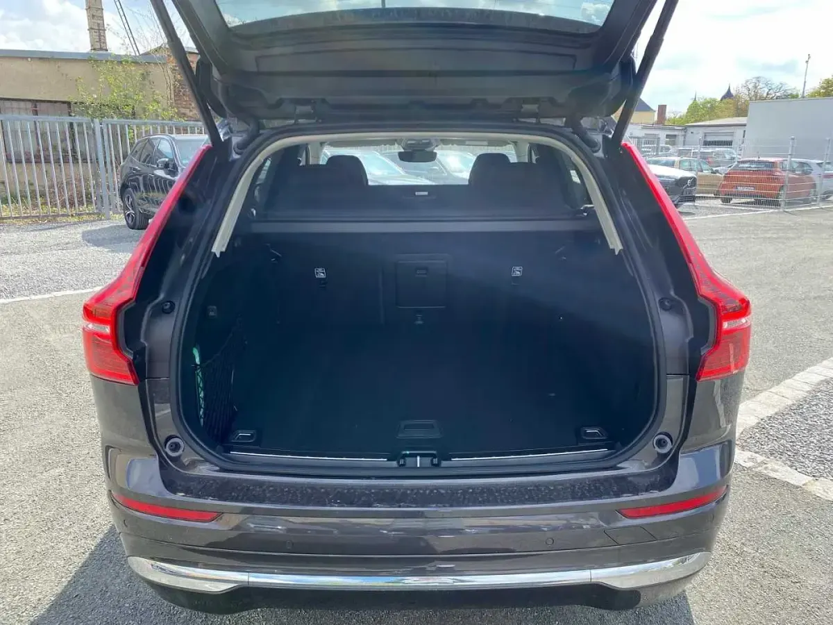 Gebraucht Volvo XC60 145 PS (106 kW) 2023 SUV