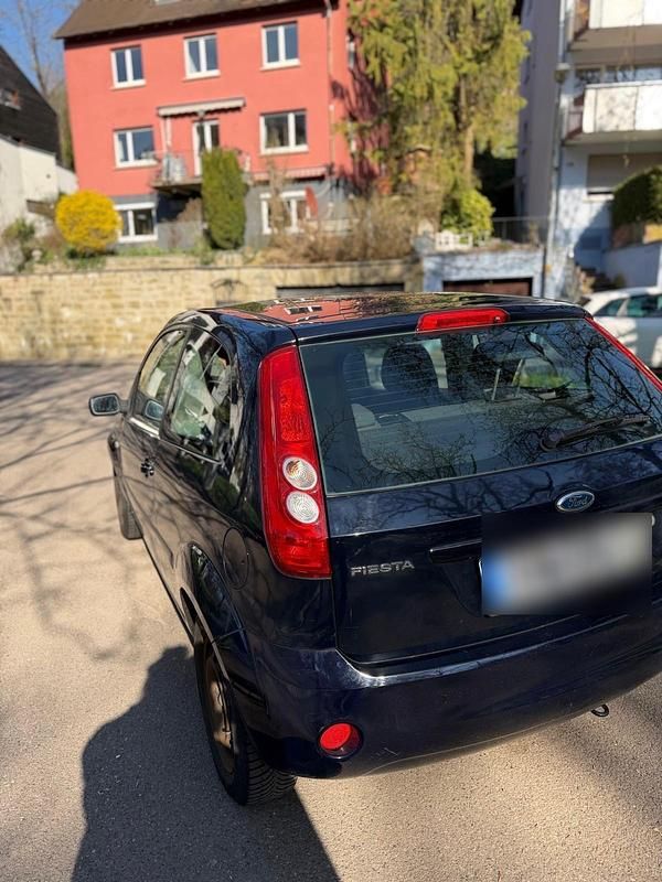 Gebraucht Ford Fiesta 69 PS (50 kW) 2007 Blau Kleinwagen