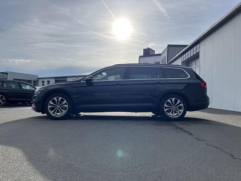 Gebraucht VW Passat Business 200 PS (147 kW) 2022 Deep black Kombi