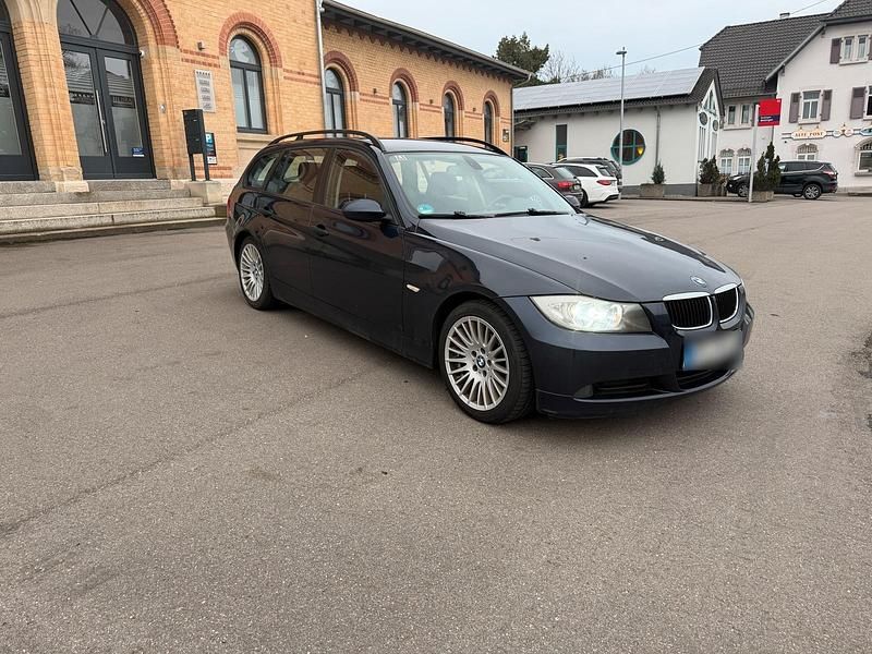Gebraucht BMW 320 163 PS (119 kW) 2006 Blau Kombi