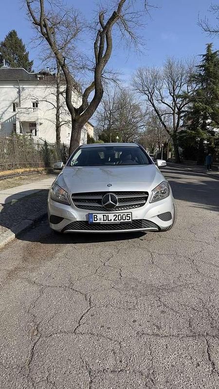 Gebraucht Mercedes A200 156 PS (114 kW) 2014 Silber Kleinwagen
