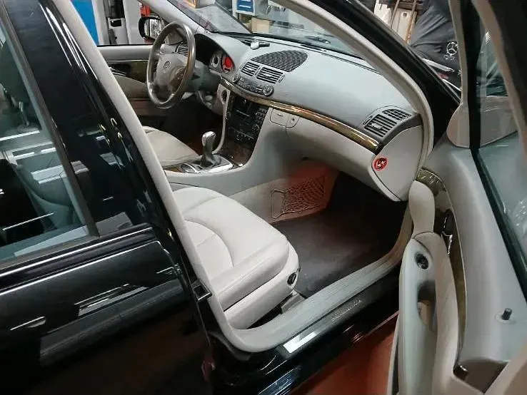 Gebraucht Mercedes E200 Avantgarde 163 PS (119 kW) 2004 Schwarz Limousine